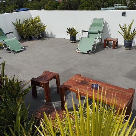 Roger'S Place Guesthouse Manoc-Manoc Exterior photo